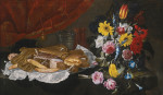 Натюрморт: Розы, гвоздики, тюльпаны и другие цветы в стеклянной вазе, выпечка и сладости на оловянной тарелке, на каменном выступе перед красным занавесом