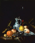 ₴ Картина натюрморт художника от 201 грн.: Китайская бело-голубая чаша и кувшин, серебрянная суповая чаша, фрукты и другие объекты на частично драпированном столе