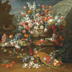 Натюрморт: Пелоны,тюльпаны,роппы в резной вазе на каменном выступе с другими разбросанными цветами, клубника, персики и сливы в соломенной шляпе