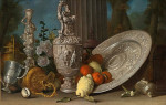 Натюрморт художника от 172 грн.: Подсвечник Геркулес, серебрянный позолоченный кувшин, лимон и апельсин на блюде, раковина наутилуса и другие объекты на выступевозле колонны