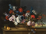 ₴ Картина натюрморт художника от 241 грн.: Смешанные цветы в корзине рядом с персиками на столе, пейзаж за его пределами