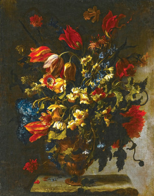 ₴ Картина натюрморт художника від 247 грн.: Нарциси, клематиси, тюльпани, гвоздики та інші квіти в орнаментальній вазі на кам'яному виступі
