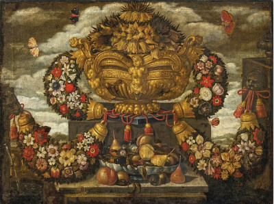 ₴ Репродукция натюрморт от 241 грн.: Декоративная золотая ваза на постаменте с гирляндами цветов и чаша с персиками, сливы и груши на переднем плане