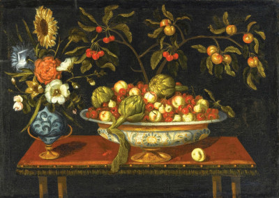 ₴ Репродукція натюрморт від 301 грн.: Артишоки, черешні та персики у керамічній мисці, ваза з квітами на столі