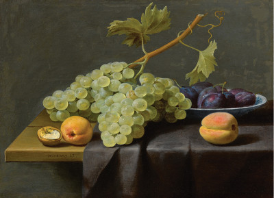 ₴ Картина натюрморт художника від 229 грн.: Виноград, персик і волоський горіх з вершками з синьо-білої порцелянової чаші, все на частково драпірованому виступі