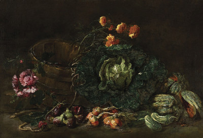 ₴ Репродукція натюрморт від 357 грн.: Цибуля, фіги, огірки, капуста та деякі квіти, розташовані на підлозі поряд з дерев'яною діжкою