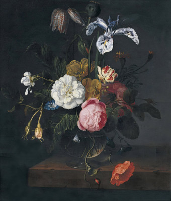 ₴ Репродукция цветочный натюрморт "Розы, маки, лютики, рябчик, герань, ирисы и другие цветы в стеклянной вазе на выступе"